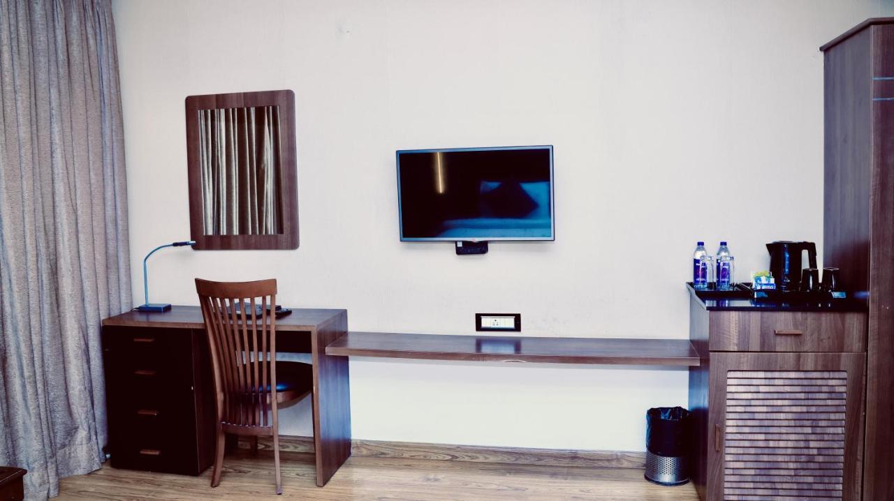 Abode By Aliste Hotels- 2 Minutes Walking To Golden Temple, אמריצר מראה חיצוני תמונה