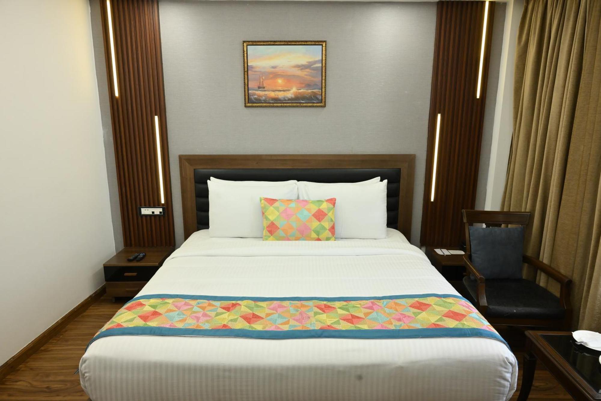 Abode By Aliste Hotels- 2 Minutes Walking To Golden Temple, אמריצר מראה חיצוני תמונה