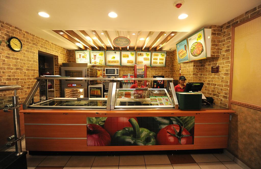 Abode By Aliste Hotels- 2 Minutes Walking To Golden Temple, אמריצר מראה חיצוני תמונה